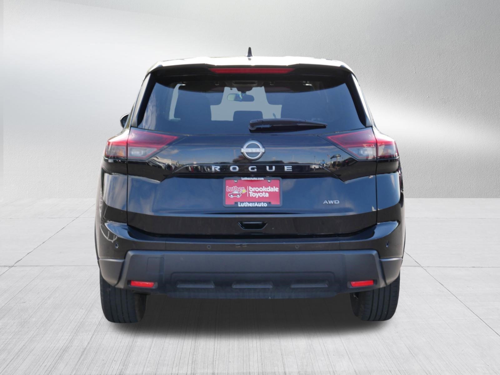 Used 2024 Nissan Rogue S AWD/4WD image 6