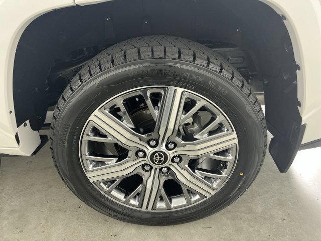 Used 2024 Toyota Sequoia Capstone AWD/4WD image 34