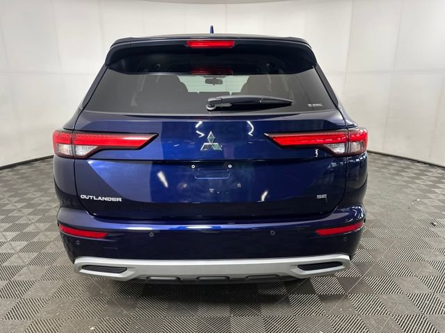Used 2024 Mitsubishi Outlander SE Black Edition image 4