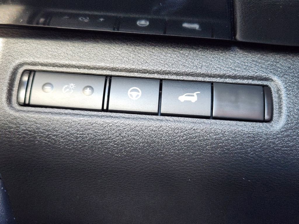 Used 2025 Nissan Pathfinder SV image 27