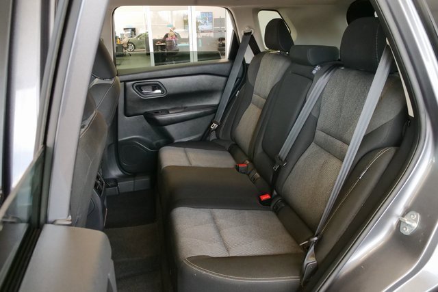 Used 2025 Nissan Rogue SV image 12