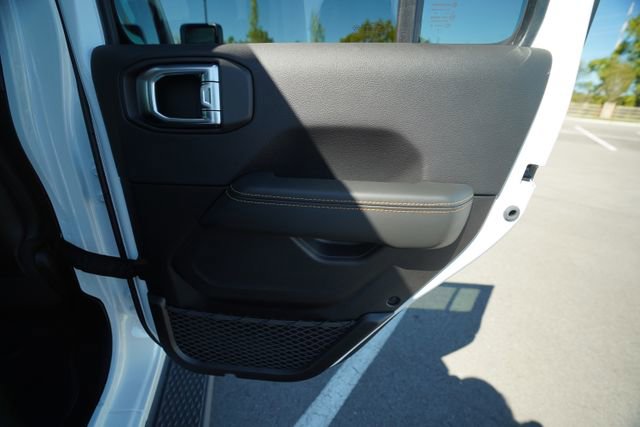 New 2025 Jeep Gladiator Sport image 21