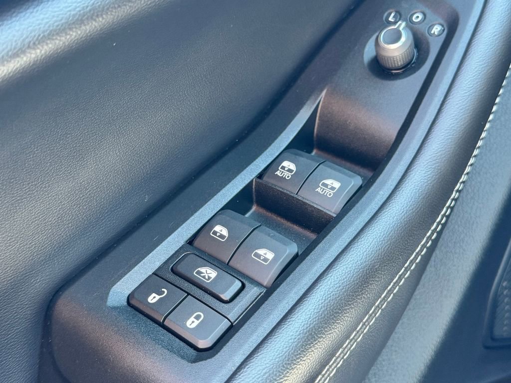 Used 2024 Jeep Grand Cherokee Laredo X image 28