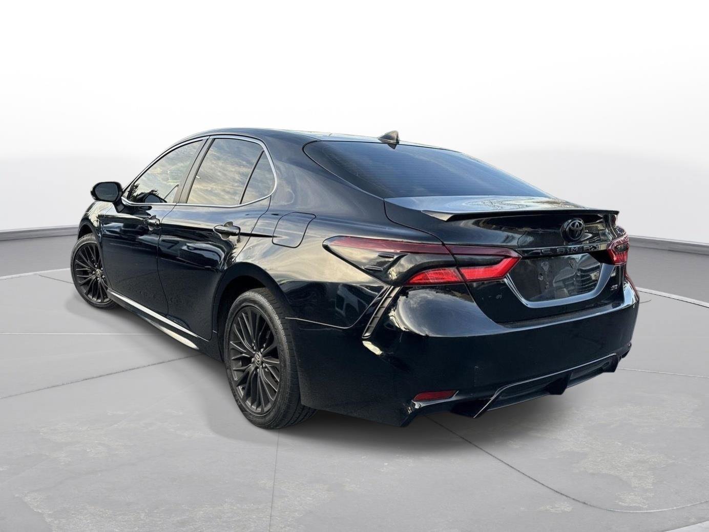 Used 2021 Toyota Camry SE image 10