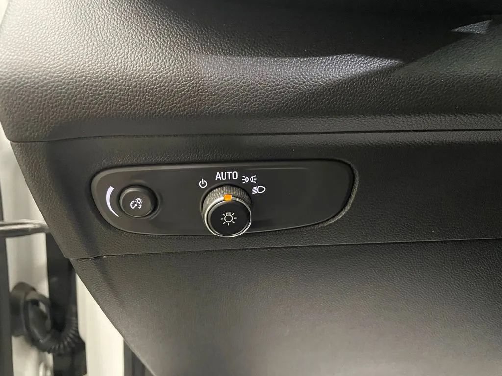 Used 2023 Buick Envision Essence w/ Sport Touring Package AWD/4WD image 12