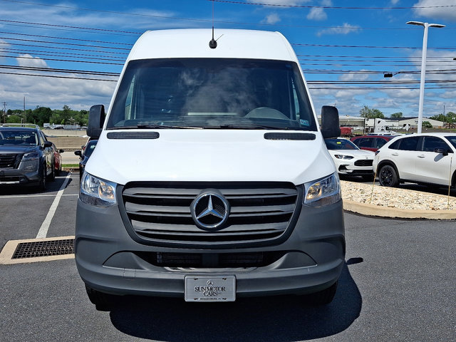 Used 2024 Mercedes-Benz Sprinter 2500 image 2
