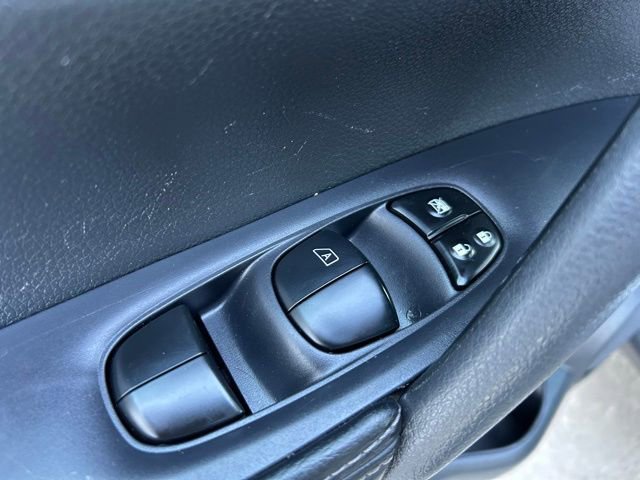 Used 2015 Nissan Rogue SV image 26