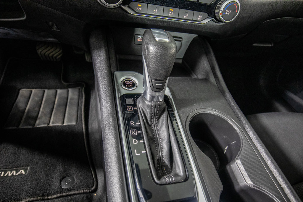 Used 2025 Nissan Altima 2.5 SV FWD image 25
