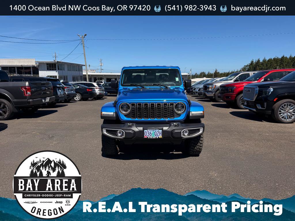 Used 2025 Jeep Gladiator Sport AWD/4WD image 2