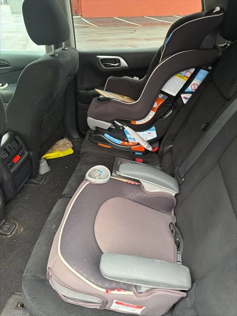 Used 2015 Nissan Pathfinder S image 10