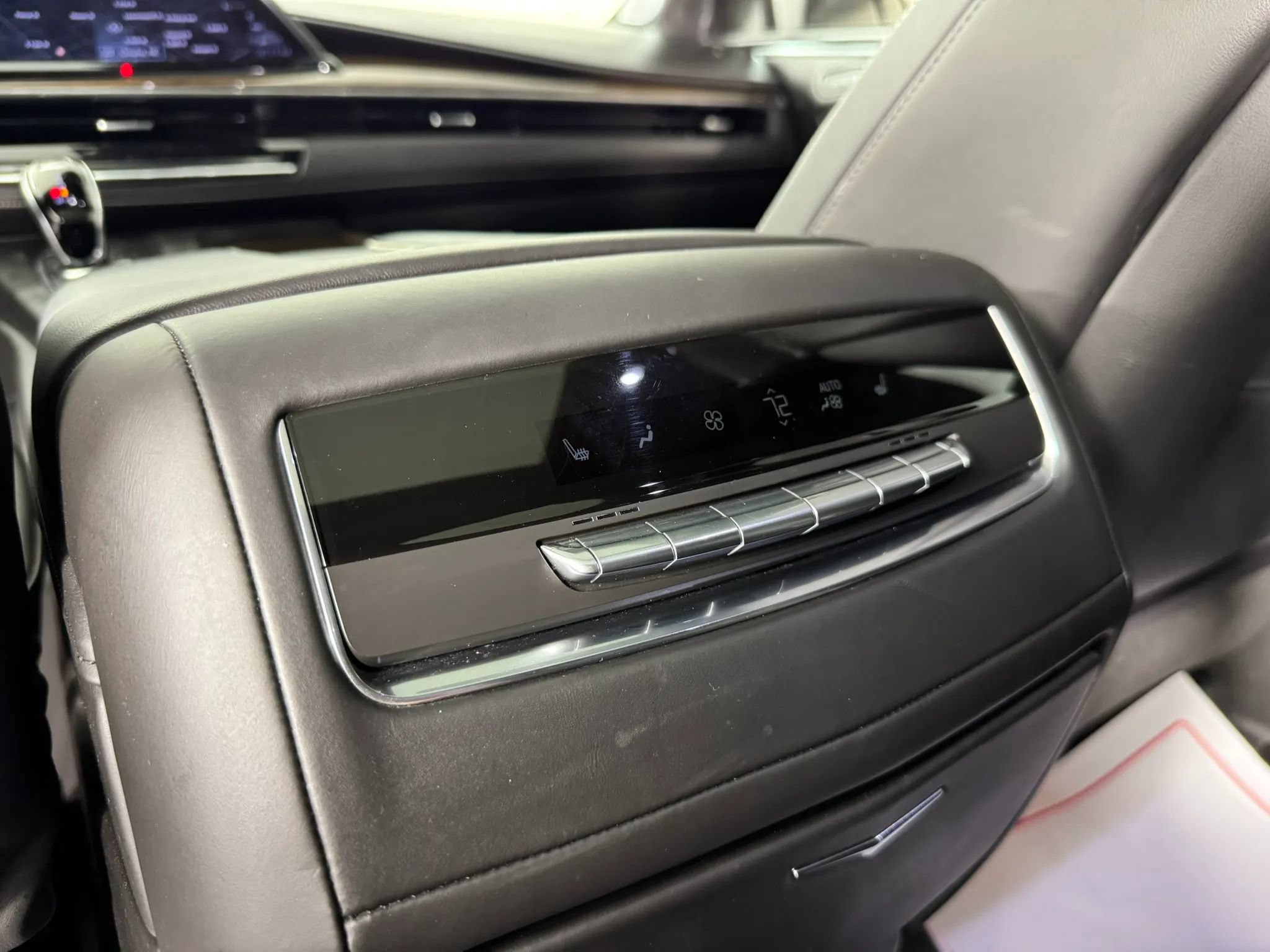 Used 2024 Cadillac Escalade Sport Platinum w/ LPO, ONYX Package AWD/4WD image 39