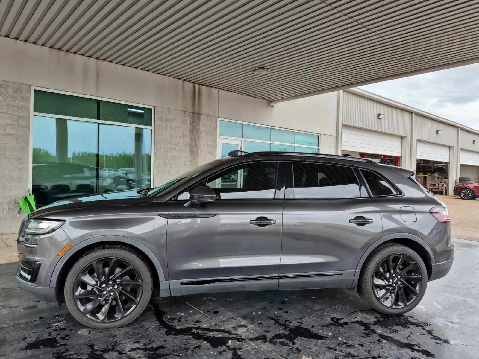 Used 2020 Lincoln Nautilus Reserve w/ Equipment Group 201A FWD image 2