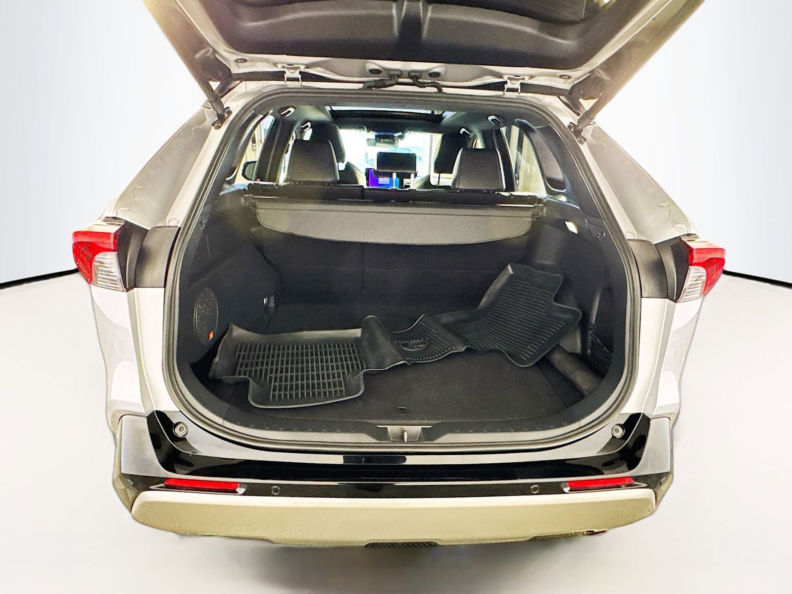 Used 2024 Toyota RAV4 XSE w/ Advanced Technology Package image 24