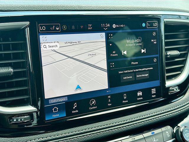 Used 2025 Chrysler Pacifica Select w/ Uconnect Theater Family Group FWD image 15