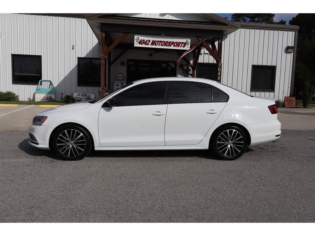 Used 2016 Volkswagen Jetta Sport image 2