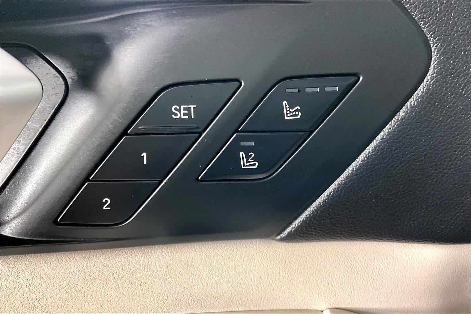 Used 2020 BMW X5 M50i w/ Premium Package AWD/4WD image 31