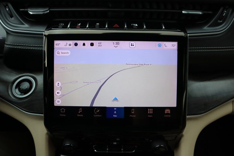 Used 2023 Jeep Grand Cherokee Limited AWD/4WD image 11