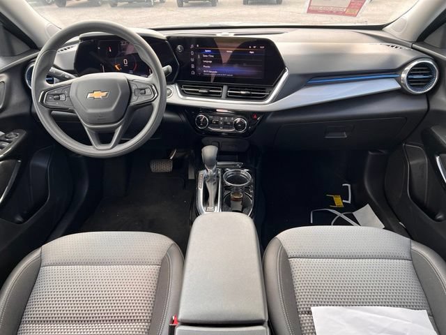 Used 2025 Chevrolet Trax LT FWD image 11