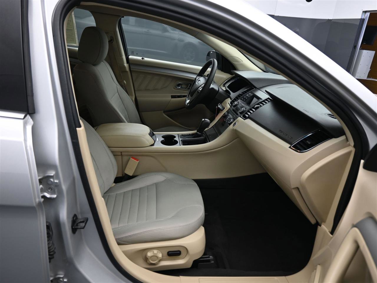 Used 2019 Ford Taurus SE FWD image 9