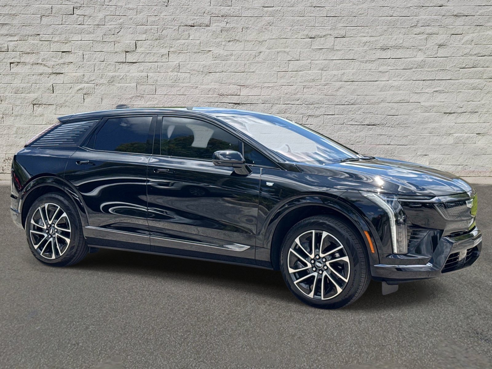 Certified 2025 Cadillac Optiq Sport 2 AWD/4WD image 6