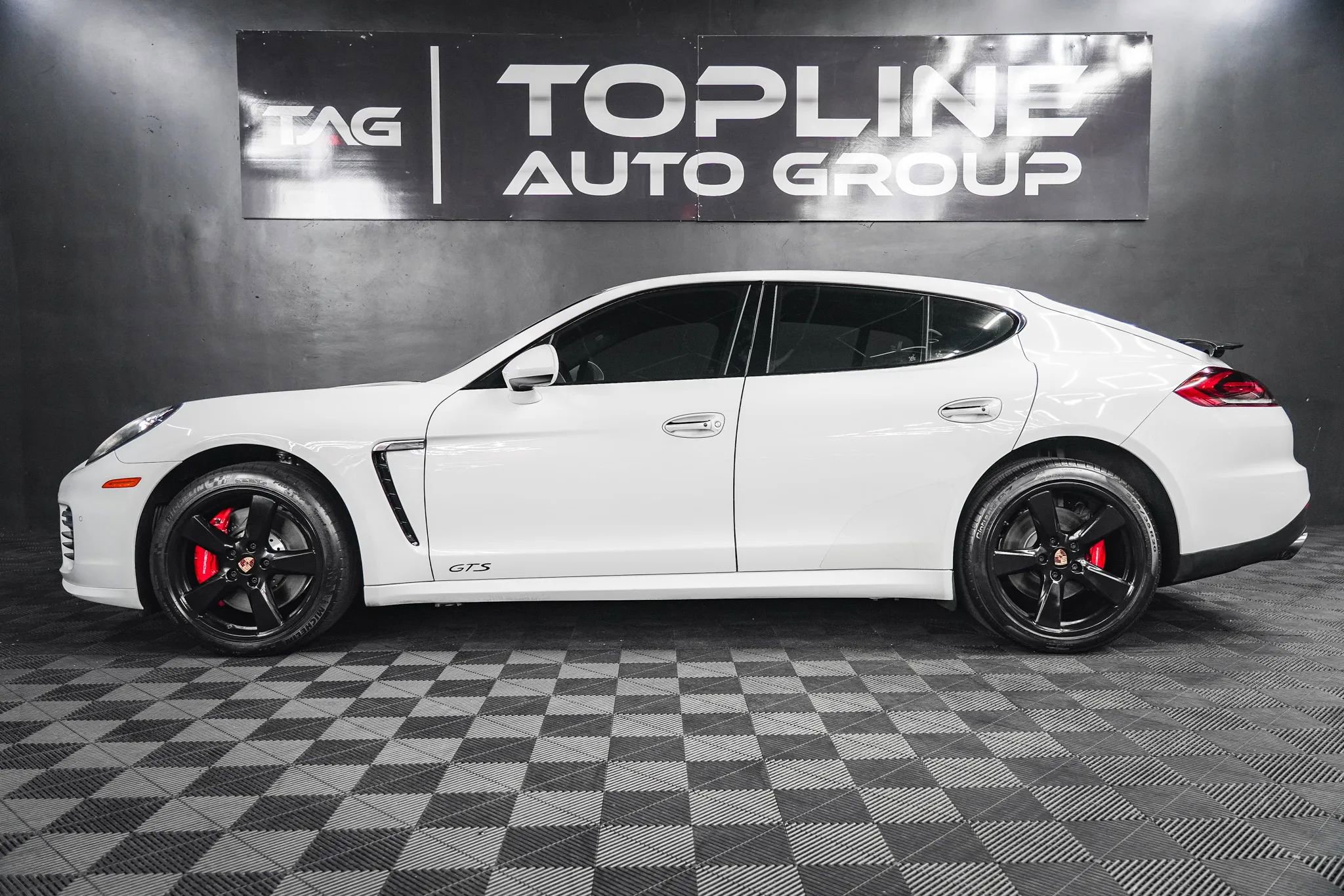 Used 2015 Porsche Panamera GTS w/ Premium Package Plus image 32