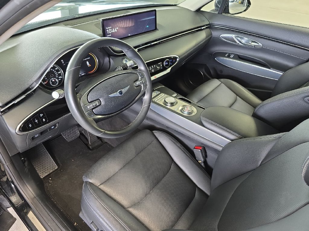 Used 2022 Genesis GV70 2.5T w/ Select Package AWD/4WD image 3