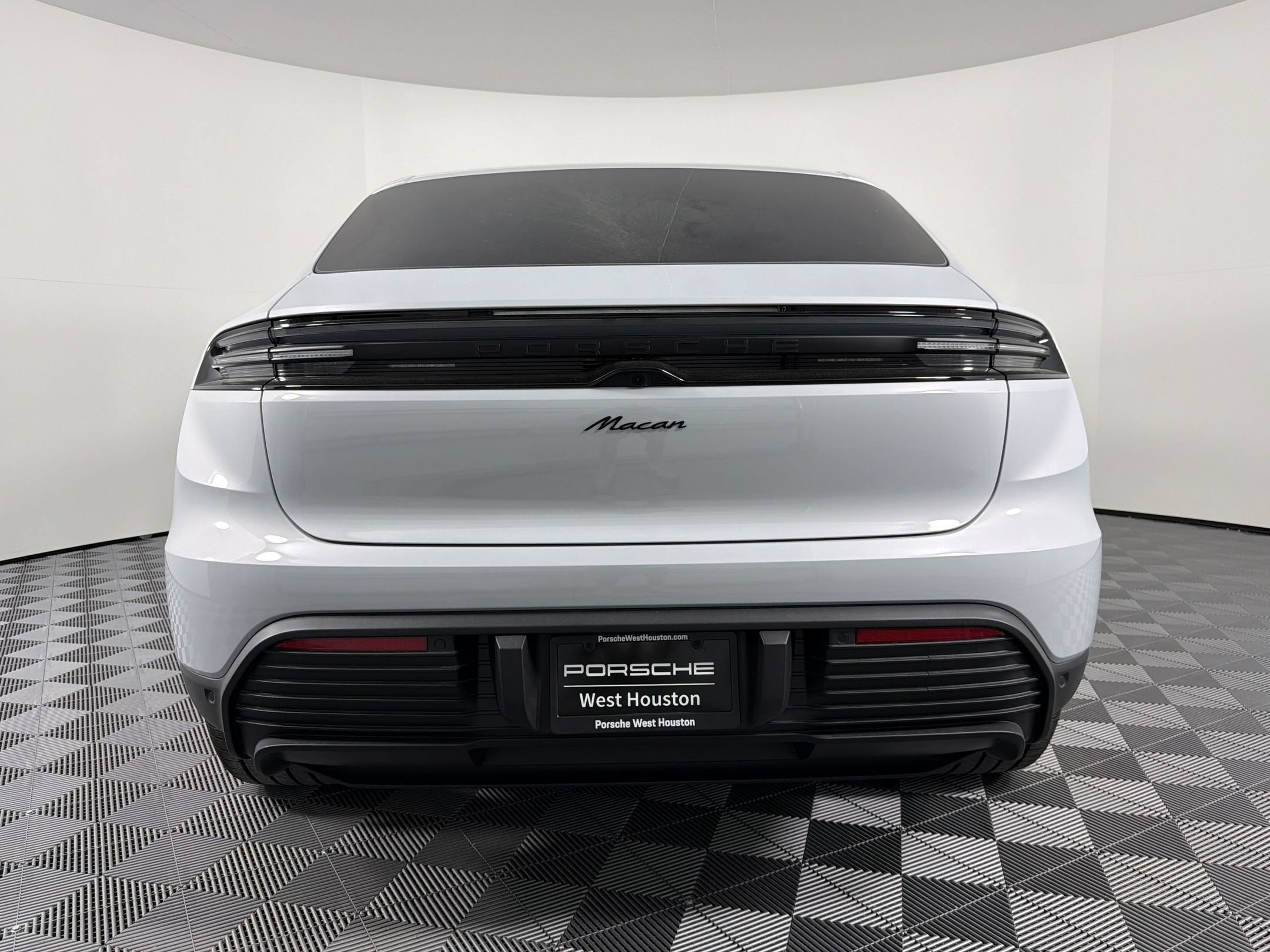 New 2026 Porsche Macan Electric RWD image 10