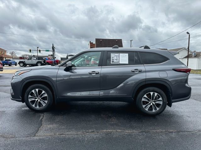 Used 2024 Toyota Highlander XLE image 4