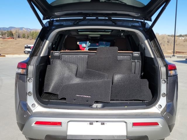 Used 2025 Nissan Pathfinder Platinum w/ Cargo Package image 14