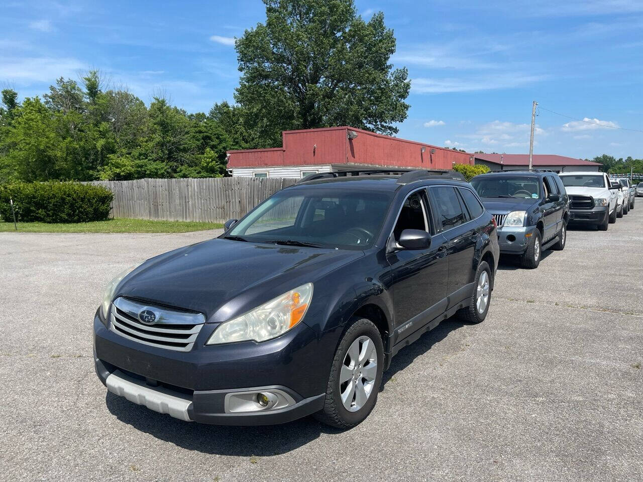 Used 2010 Subaru Outback 2.5i Limited AWD/4WD image 2