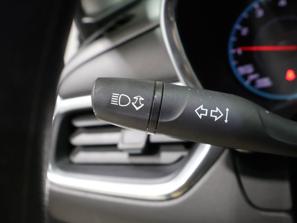 Used 2018 Chevrolet Equinox LT FWD image 35