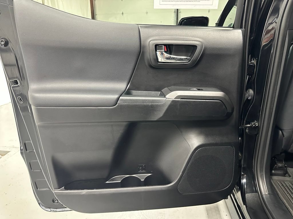 Used 2021 Toyota Tacoma TRD Off-Road w/ Technology Package AWD/4WD image 39