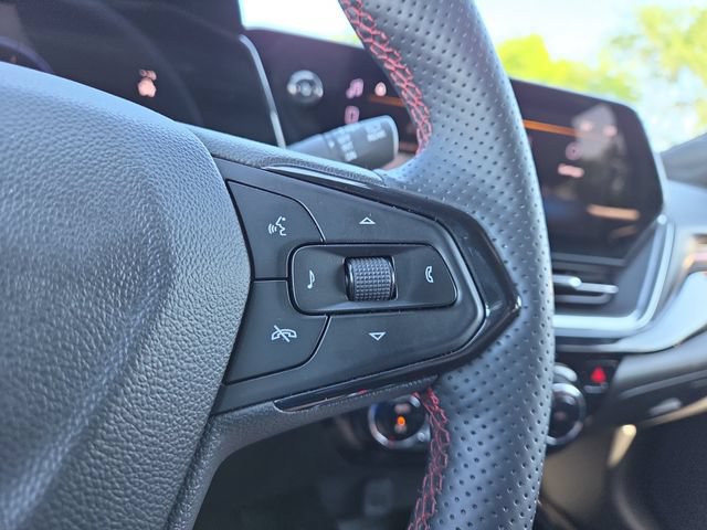 Used 2024 Chevrolet Trax RS w/ Sunroof Package FWD image 18