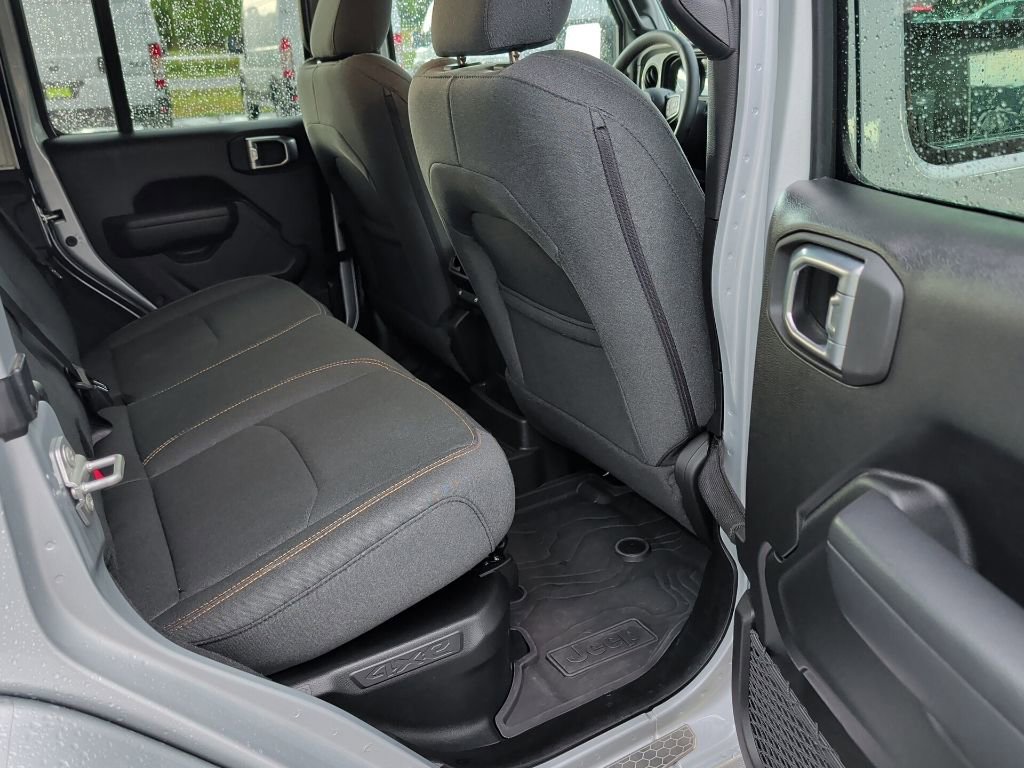 Used 2024 Jeep Wrangler Unlimited w/ Convenience Group AWD/4WD image 36