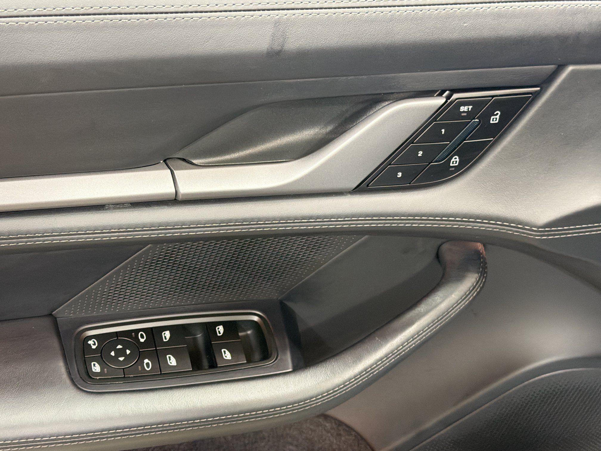 Certified 2026 Porsche Taycan AWD/4WD image 23
