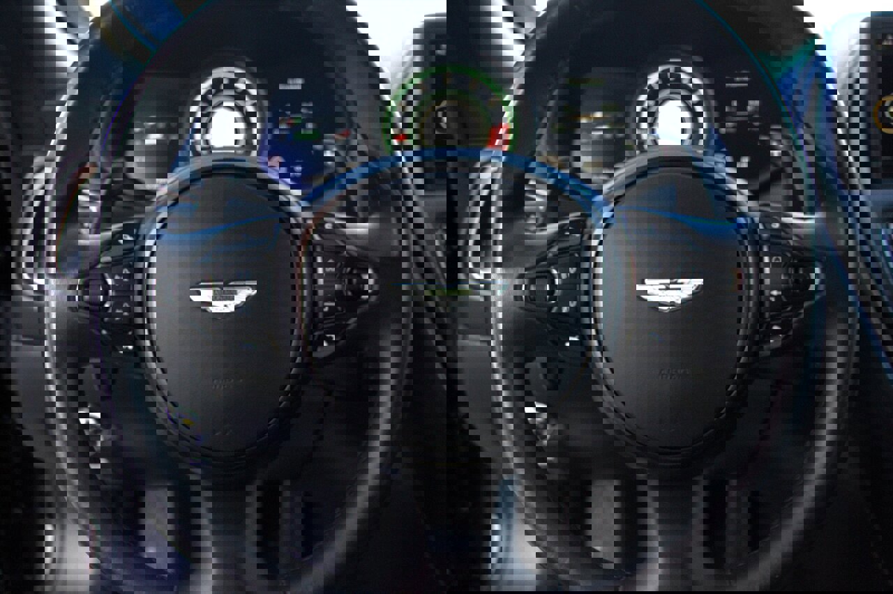 Used 2018 Aston Martin DB11 Coupe image 11