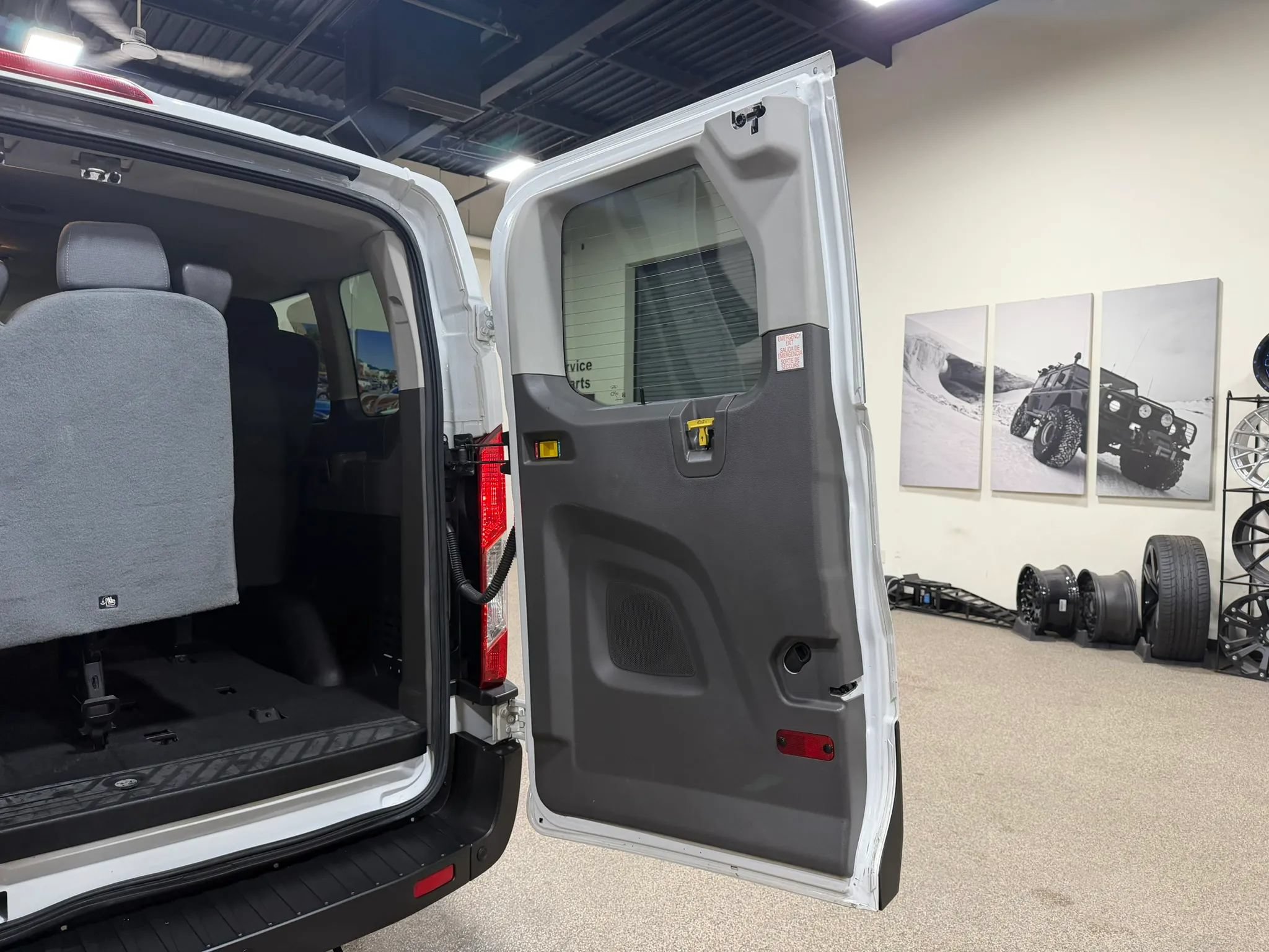 Used 2020 Ford Transit 350 XLT RWD image 22