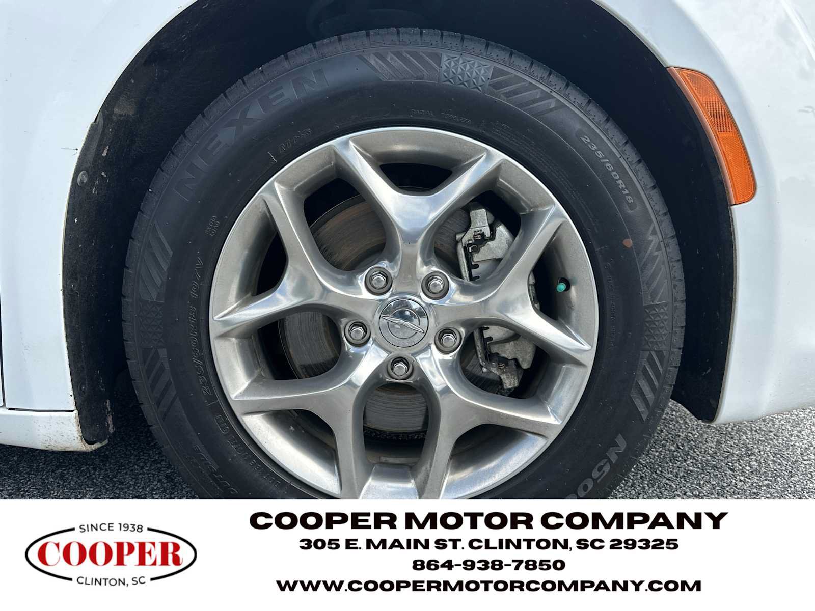 Used 2017 Chrysler Pacifica Limited w/ UConnect Theater Package FWD image 12