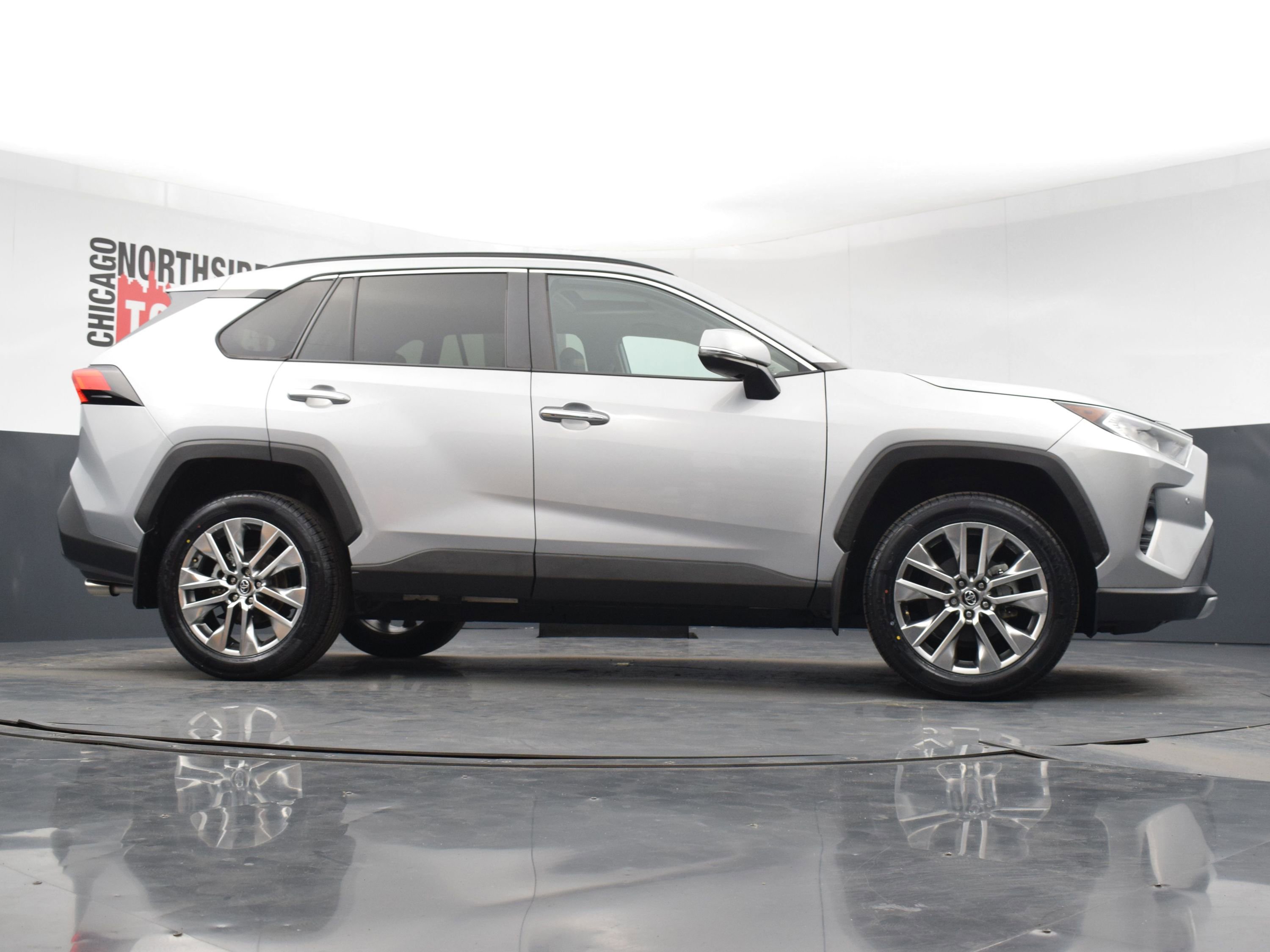 Used 2020 Toyota RAV4 Limited w/ Carpet Mat Package image 32