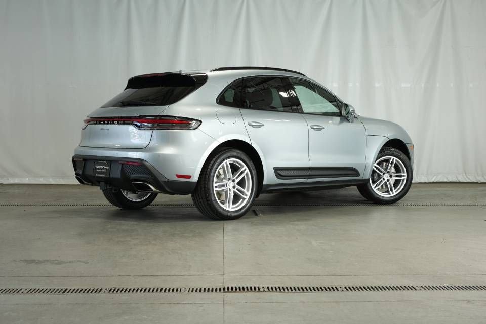 Certified 2025 Porsche Macan AWD/4WD image 7