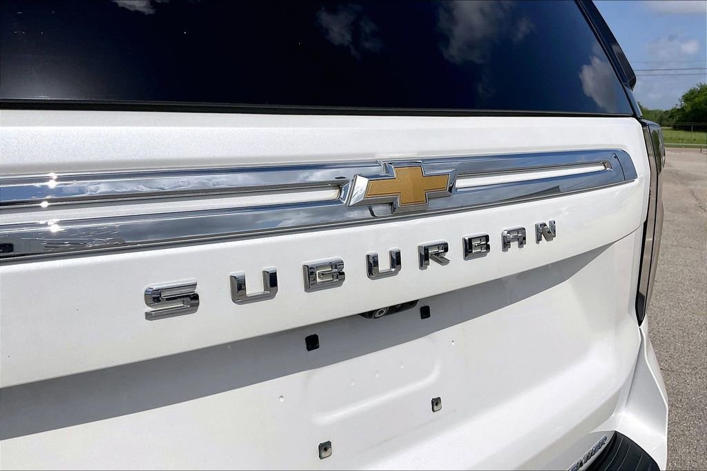 Used 2021 Chevrolet Suburban Premier w/ Premium Package AWD/4WD image 27