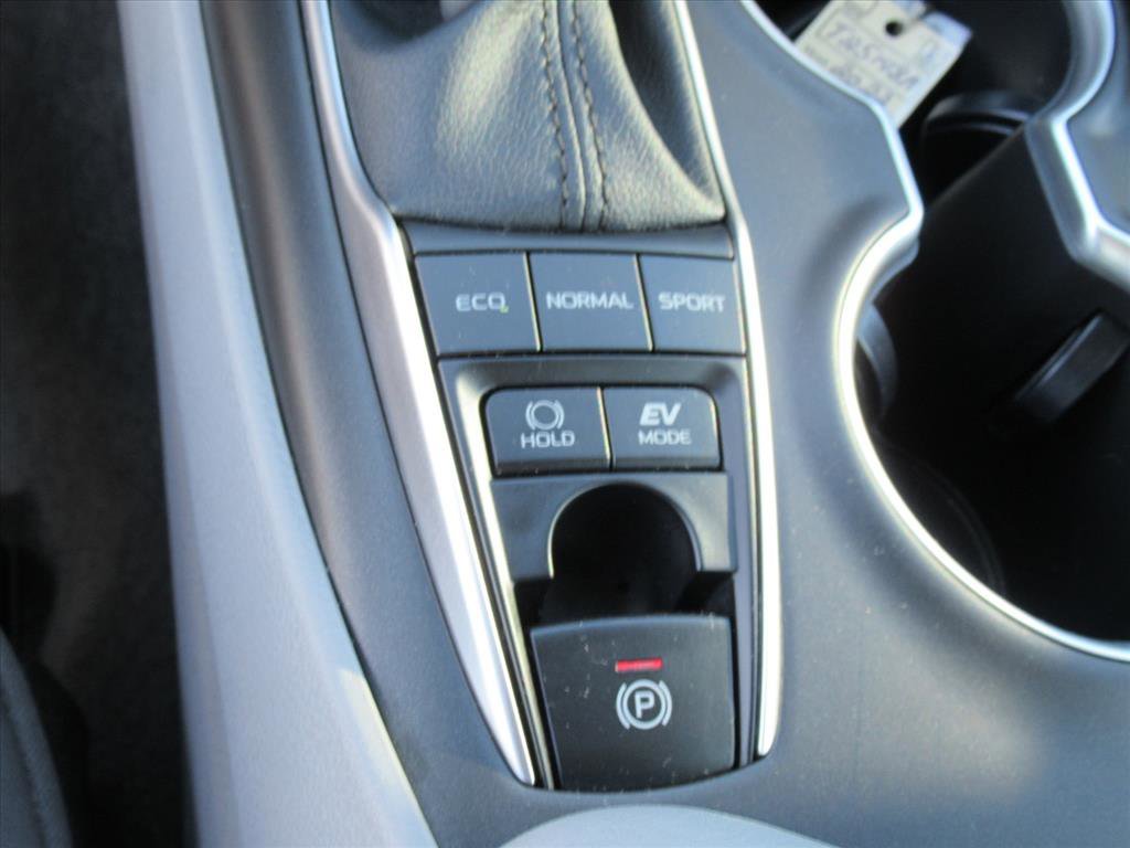 Used 2022 Toyota Camry LE image 24