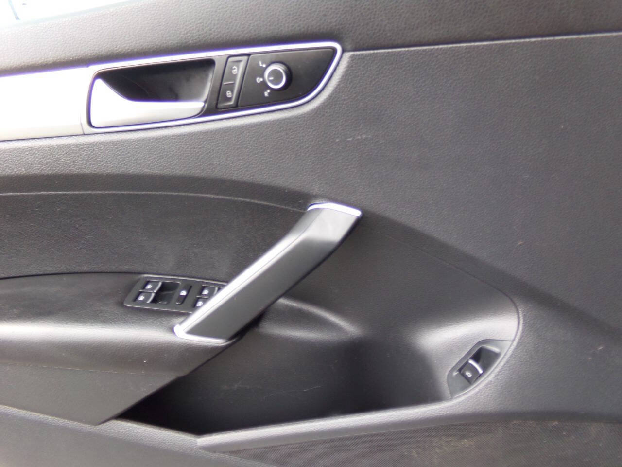 Used 2016 Volkswagen Passat 1.8T S FWD image 39