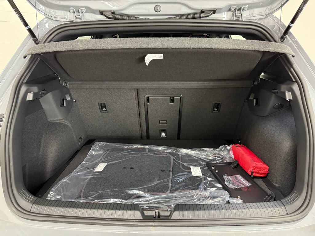 New 2025 Volkswagen GTI SE image 9