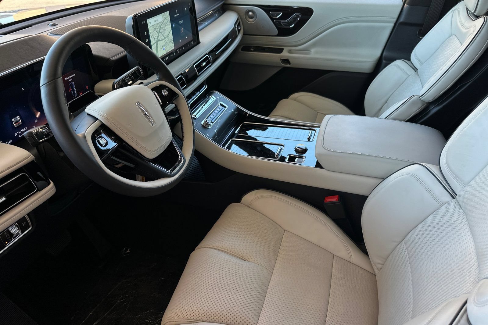 New 2026 Lincoln Aviator Black Label w/ Jet Appearance Package AWD/4WD image 9