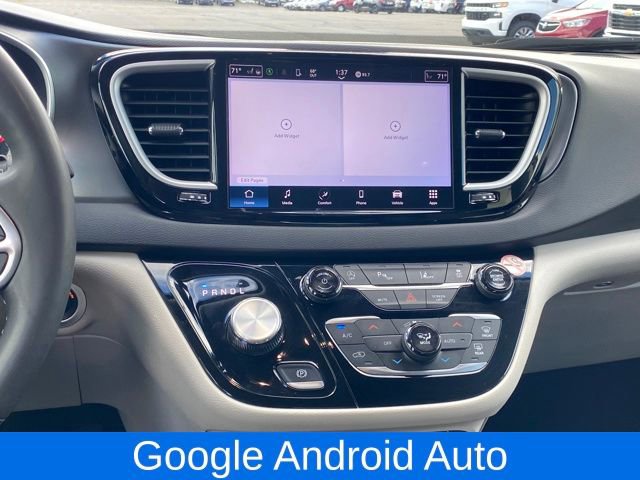 Used 2024 Chrysler Pacifica Touring-L image 11