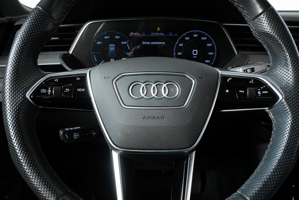 Certified 2022 Audi e-tron S Premium Plus w/ 21" Black Optic Package image 9