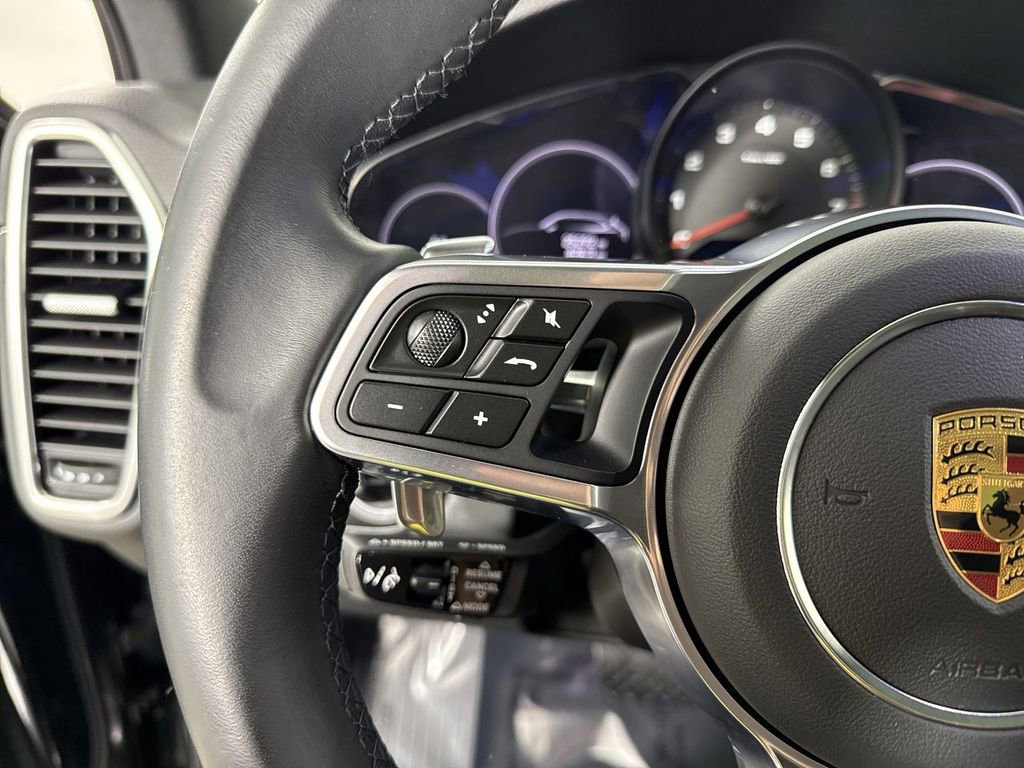 Certified 2023 Porsche Cayenne Platinum Edition image 38