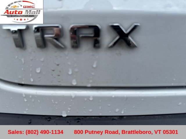 Used 2024 Chevrolet Trax LT w/ Sunroof Package FWD image 32