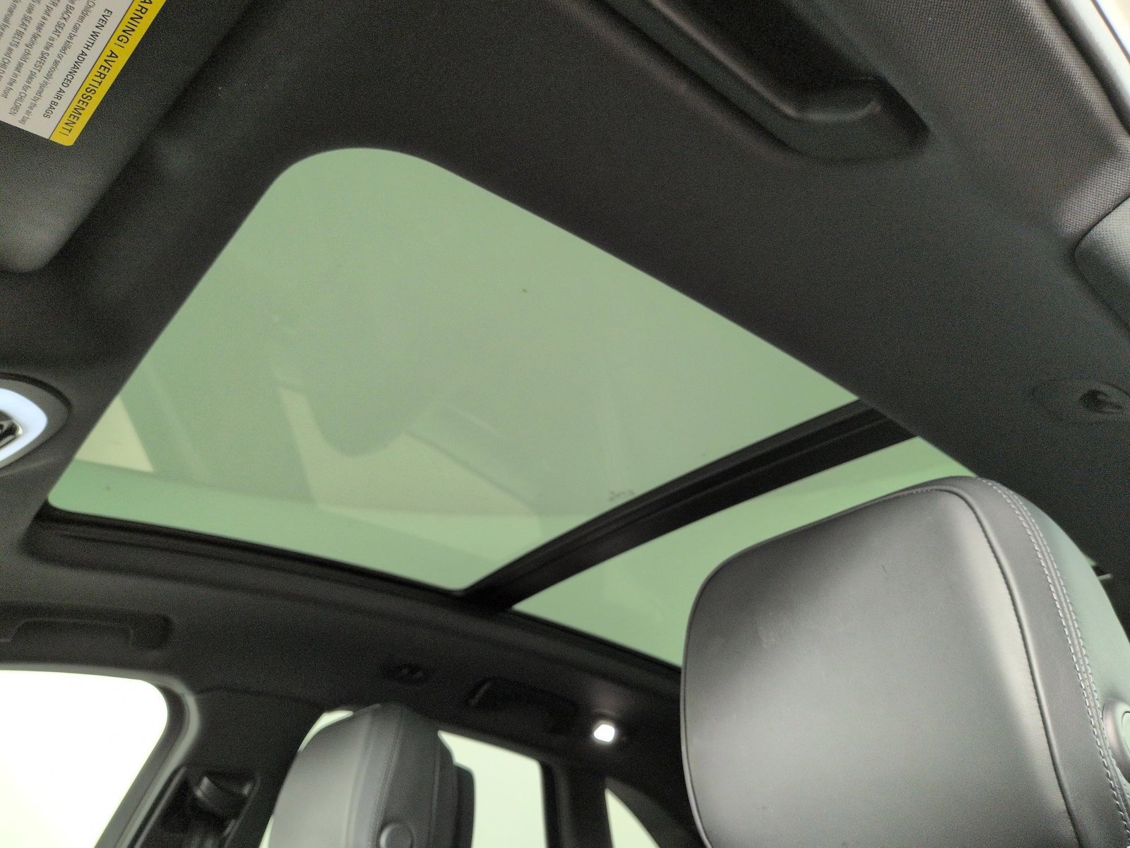 Certified 2025 Porsche Macan Turbo AWD/4WD image 17